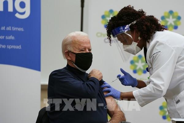 Tổng thống đắc cử Mỹ Joe Biden công khai tiêm vaccine COVID-19 trên truyền hình
