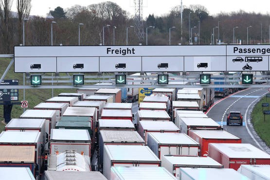 Anh đối mặt với tình trạng thiếu nguồn cung rau xanh 