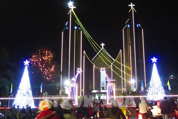 Không khí Giáng sinh tràn ngập khắp vùng miền trong cả nước