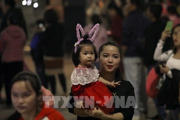 Đêm Giáng sinh lung linh ở nhiều nơi tại Việt Nam