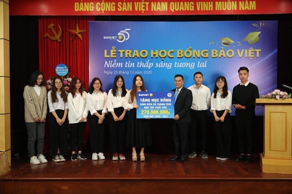 Bảo Việt đồng hành cùng sinh viên kinh tế
