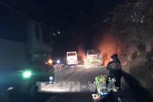Xe khách bị cháy rụi trên Quốc lộ 279 qua tỉnh Điện Biên