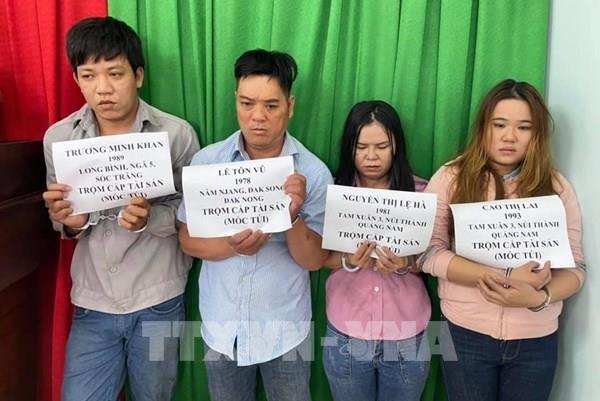 Bắt quả tang 4 đối tượng chuyên dàn cảnh, móc túi