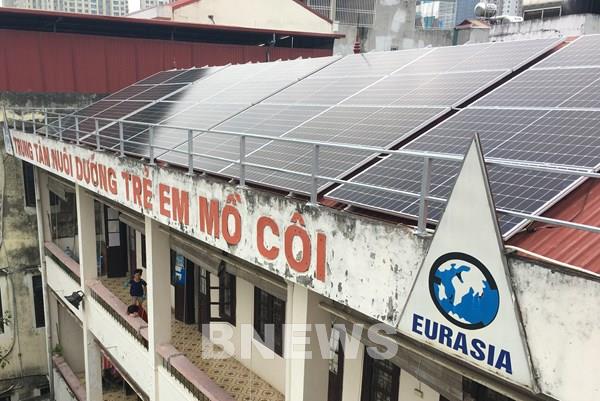 Piaggio bàn giao hệ thống điện năng lượng mặt trời cho Trung tâm Nuôi dưỡng Trẻ em Mồ côi