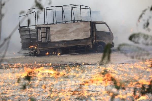 Cháy lớn tại bãi chứa hàng ở quận Hoàng Mai, Hà Nội