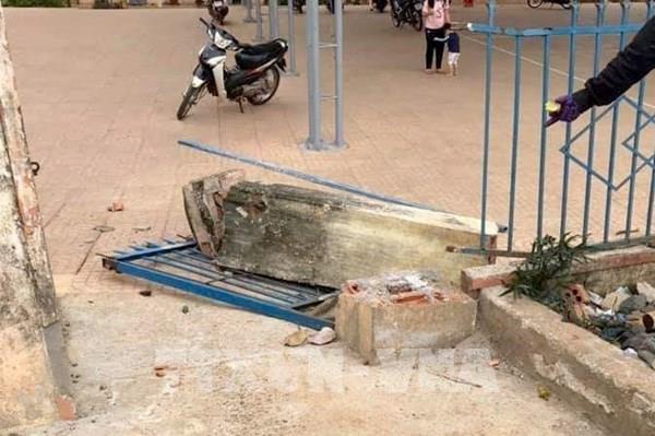 Đắk Nông: Trụ cổng trường Tiểu học đổ sập, một học sinh tử vong