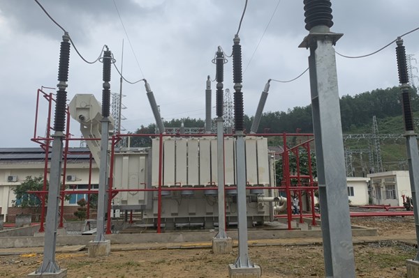 Hoàn thành lắp máy biến áp thứ 2 trạm biến áp 220kV Sông Tranh 2