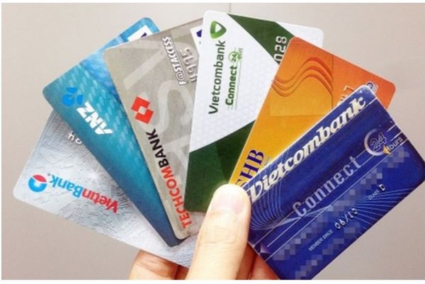 Ngân hàng sẽ dừng phát hành thẻ từ ATM từ ngày 31/3/2021