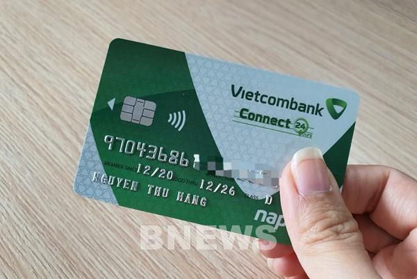 Bất ngờ tăng phí sử dụng thẻ, Vietcombank khuyến khích khách hàng chuyển dịch sang kênh số