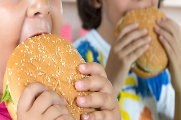 Anh sẽ cấm khuyến mại thực phẩm không lành mạnh từ năm 2022