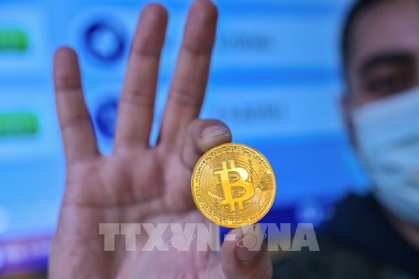 Giá Bitcoin tiệm cận ngưỡng 28.000 USD