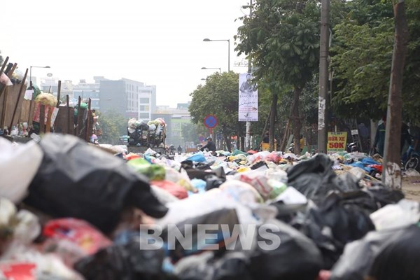 Hà Nội: Rác thải nhựa bắt đầu xuất hiện tràn lan trở lại