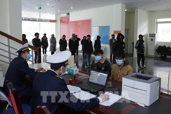 Bắt giữ 31 người vượt biên trái phép, đưa đi cách ly phòng, chống dịch COVID-19