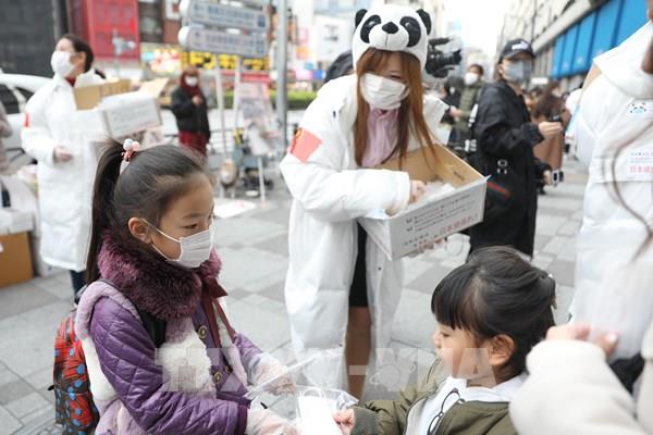 "Sóng" COVID-19 "cuốn trôi" hy vọng hồi phục của kinh tế Nhật Bản