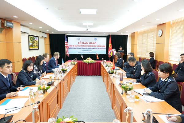 Hải quan tiếp nhận thiết bị đào tạo nhận diện hàng hóa lưỡng dụng từ Hoa Kỳ