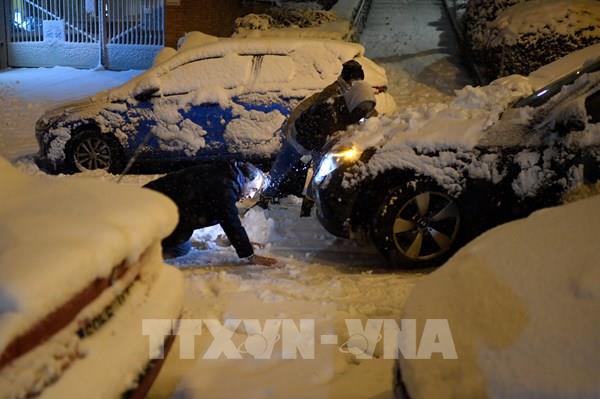 Hơn 1.000 phương tiện ùn tắc vì mưa tuyết ở miền Trung Nhật Bản