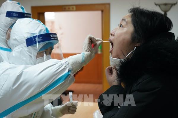 Tăng gấp đôi số ca mắc mới COVID-19 trong ngày tại Trung Quốc đại lục