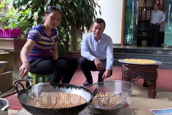 Làng nghề bánh nhãn tăng sản xuất hàng Tết