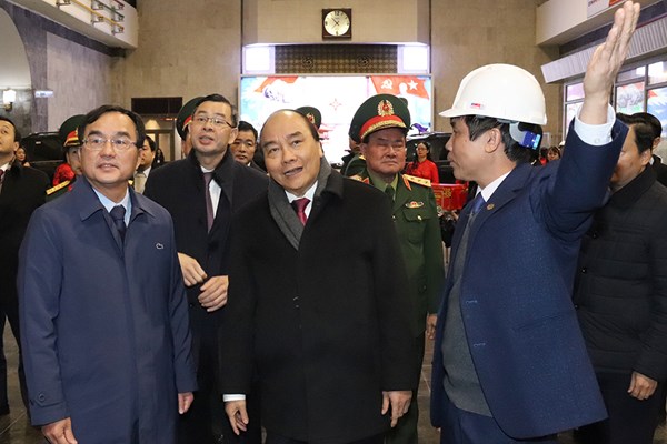 Thủ tướng Chính phủ Nguyễn Xuân Phúc thăm Nhà máy Thủy điện Hoà Bình