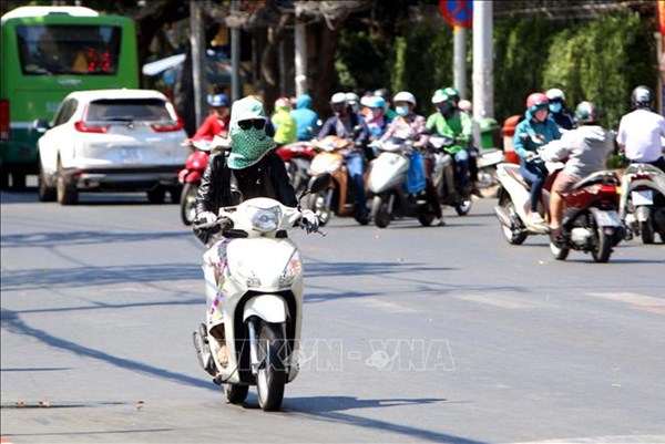Bức xạ tia cực tím ở Hà Nội ở mức cao