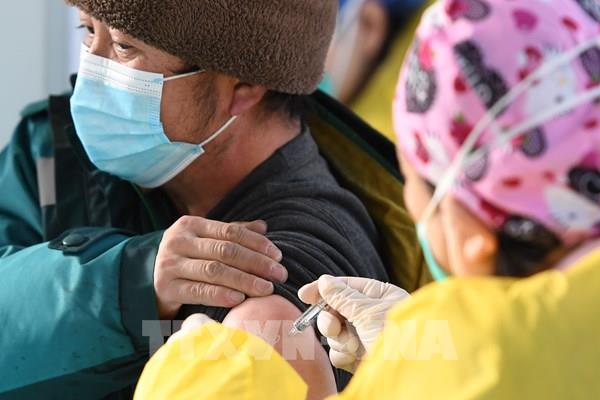 Trung Quốc mở rộng đối tượng tiêm vaccine phòng COVID-19