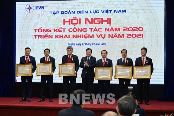 Phó Thủ tướng Trịnh Đình Dũng: EVN cần phát triển hạ tầng đồng bộ, hiện đại