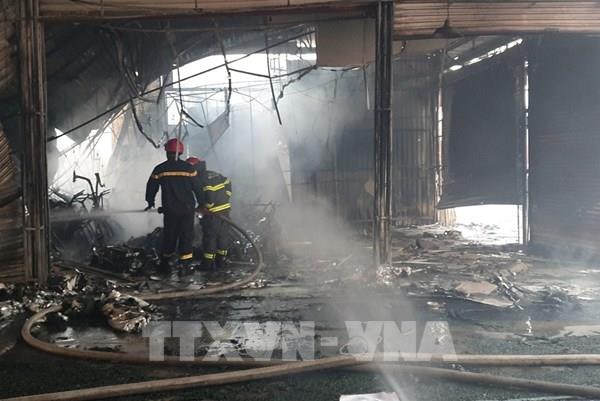 Cháy 4 kiot liền kề tại Bình Dương​