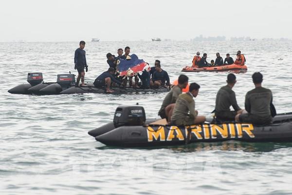 Vụ máy bay rơi tại Indonesia: Kéo dài chiến dịch tìm kiếm, cứu nạn