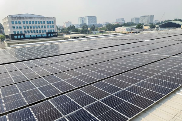 Đưa vào khai thác công trình điện mặt trời áp mái tại sân bay Tân Sơn Nhất