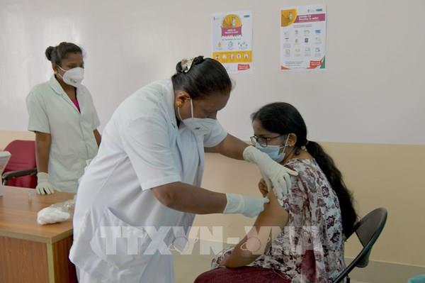 Dịch COVID-19: Hơn 100 triệu người trên thế giới đã được tiêm vaccine