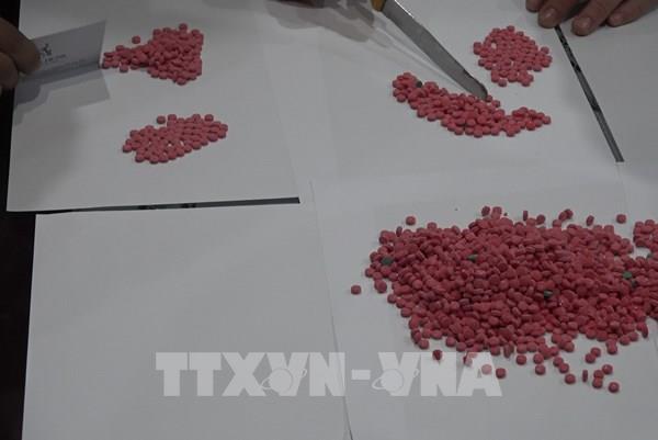 Bắt đối tượng mua bán, vận chuyển trái phép 6.000 viên ma túy tổng hợp