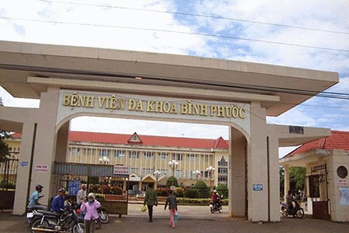 Một thiếu niên bị nổ nát bàn tay vì vừa sạc điện thoại vừa chơi game