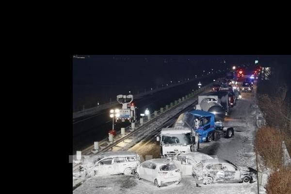Khoảng 134 xe ô tô đâm liên hoàn do bão tuyết tại Nhật Bản