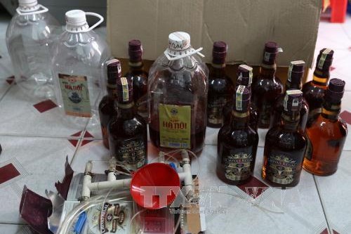Hà Nội: Thu giữ hàng trăm chai rượu giả dán nhãn nước ngoài