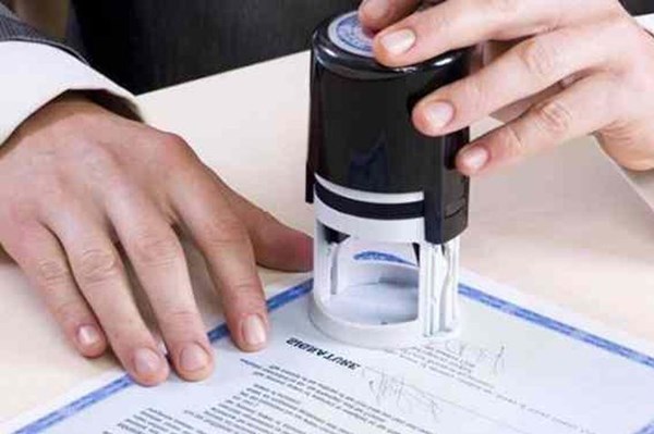 Có bắt buộc công chứng tài liệu trước thời điểm đóng thầu?