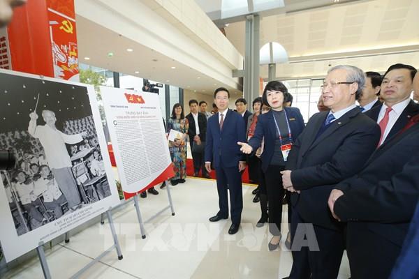 Đại hội XIII của Đảng: Trưng bày ảnh “Vững bước dưới cờ Đảng vinh quang”