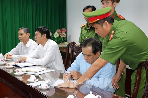 Bắt tạm giam Chánh văn phòng Sở Y tế Tiền Giang