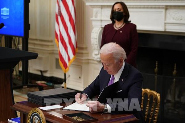 Tổng thống Mỹ Joe Biden ký 2 sắc lệnh cứu trợ kinh tế