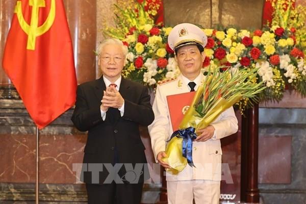 Tổng Bí thư, Chủ tịch nước Nguyễn Phú Trọng trao Quyết định thăng cấp bậc hàm Thượng tướng cho Thứ trưởng Bộ Công an