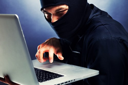 Bắt đối tượng gây ra hơn 400 vụ lừa đảo trên internet