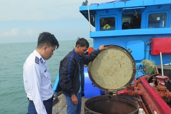 Phát hiện tàu chở dầu không hóa đơn, chứng từ hợp pháp