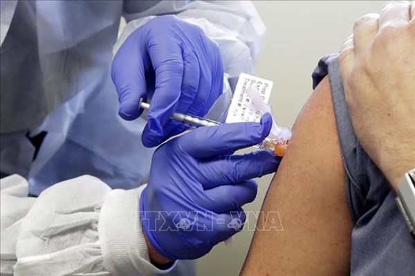 Nhà Trắng cảnh báo các nhà cung cấp không nên giữ lại vaccine
