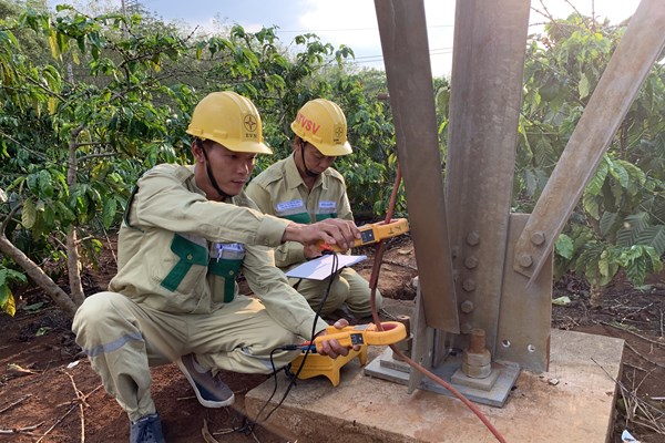 Vận hành an toàn lưới truyền tải điện trong dịch COVID-19 và mùa mưa lũ