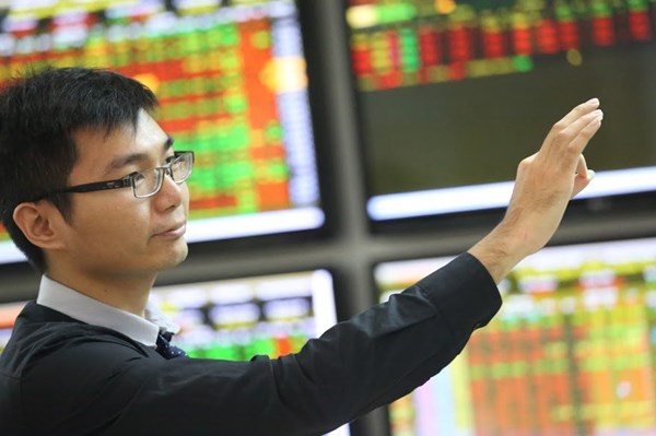 VN-Index thu hẹp đà giảm vào cuối phiên 24/10