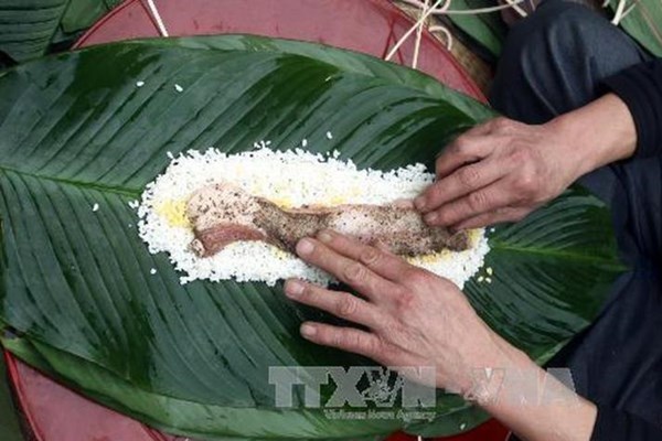 Chương trình gói 2.000 bánh chưng gửi đồng bào nghèo miền Trung đón Tết