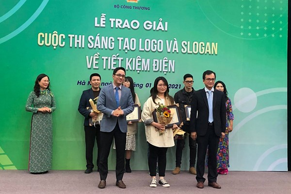 Trao giải cuộc thi “Sáng tạo logo và slogan về tiết kiệm điện”