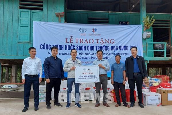 Toyota Việt Nam bàn giao hệ thống lọc nước tinh khiết cho Quảng Bình