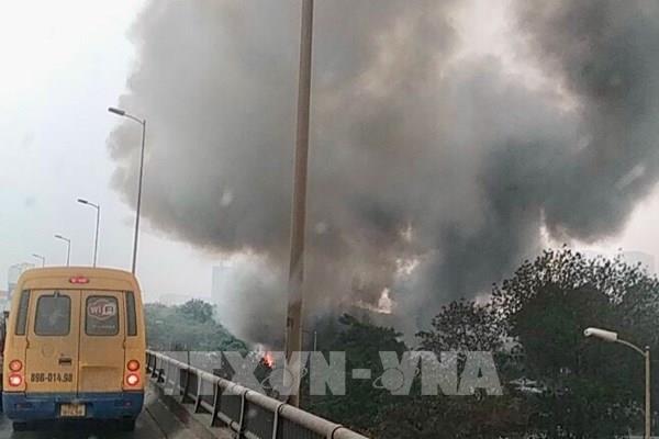 Hà Nội: Cháy lớn tại một kho hàng ở Linh Đàm, Hoàng Mai