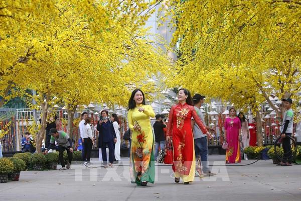 Thành phố Hồ Chí Minh rộn ràng sắc Xuân