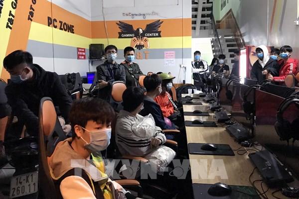 COVID-19: Xử phạt 34 triệu đồng chủ cửa hàng và khách chơi game ở Móng Cái